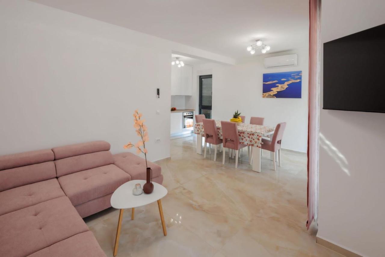 Villa Gizella 스베티필립아이자코브 외부 사진